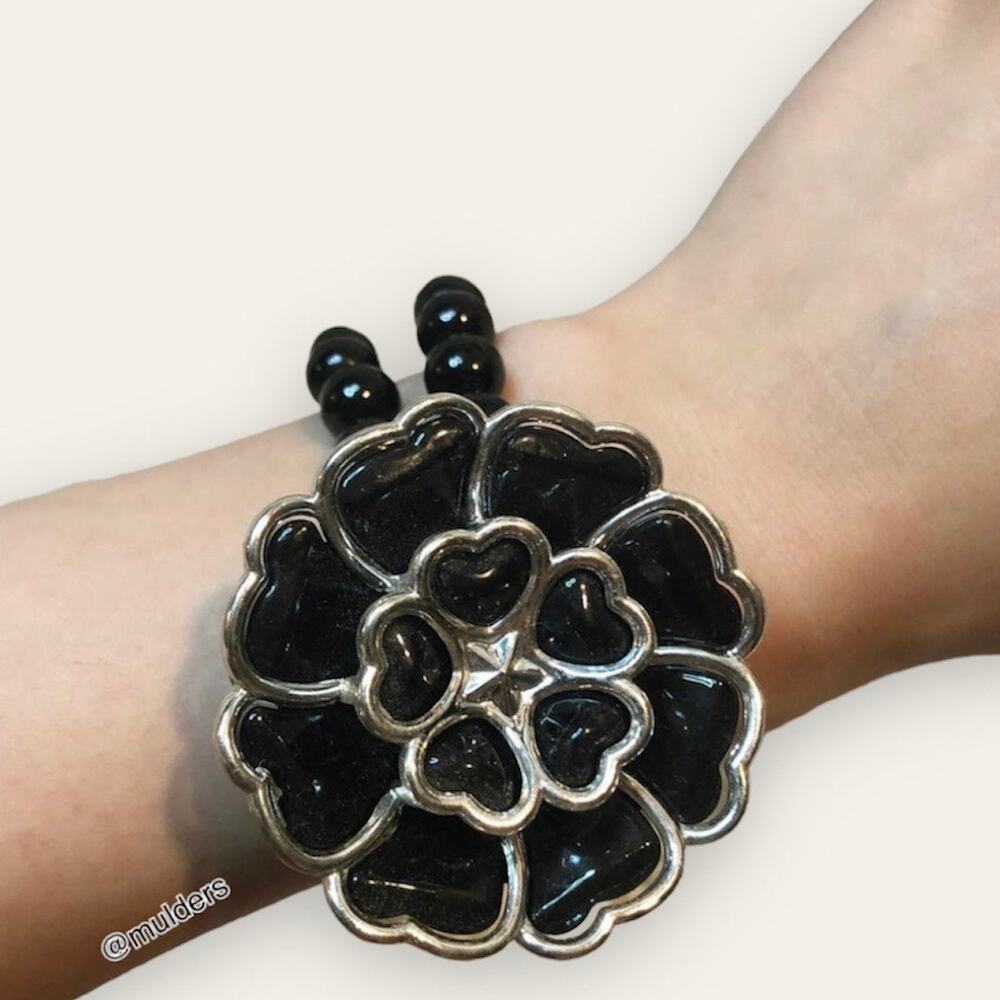 Costume Jewelry Fashion Black Double Beaded Bracelet with Flower Accent